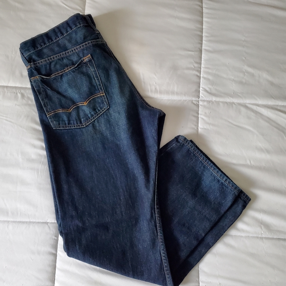 Men's American Eagle jeans. Size 36×32. Relaxed straight fit. Like new Dark wash